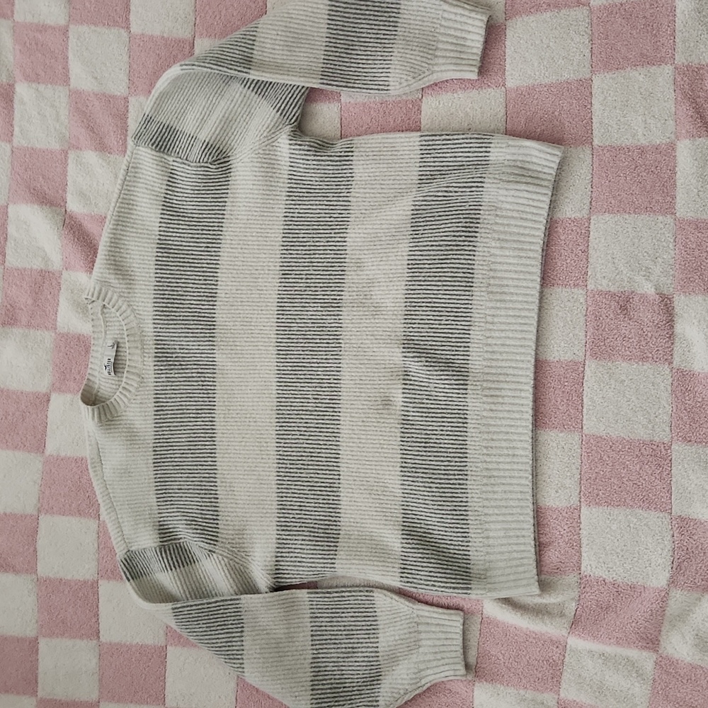 Hollister White & Grey Stripes Crew Neck Sweater with Ribbed Texture Sz L